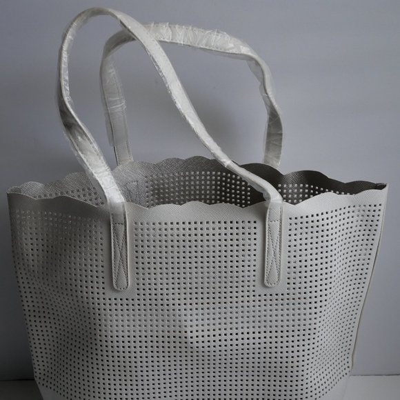 Neiman Marcus White Mesh Tote Bag - Picture 1 of 8